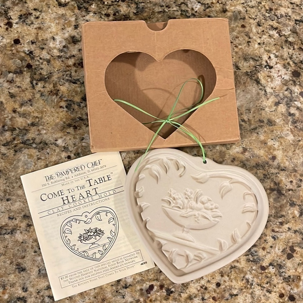Pampered Chef Come To The Table Heart Clay Cookie Mold 1999 USA Vintage